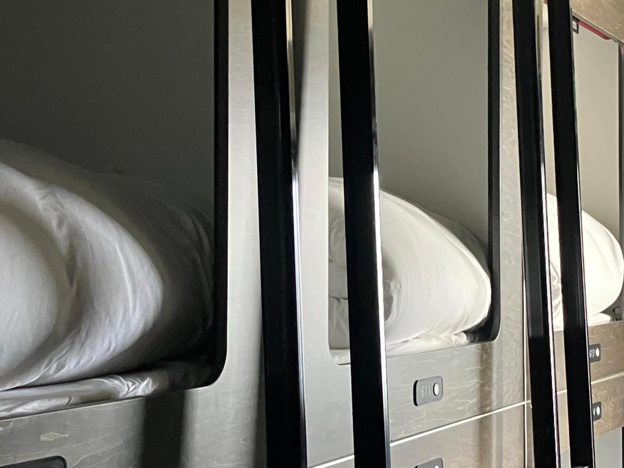 Capsule Hotel Suzumoriya Tokyo Bagian luar foto